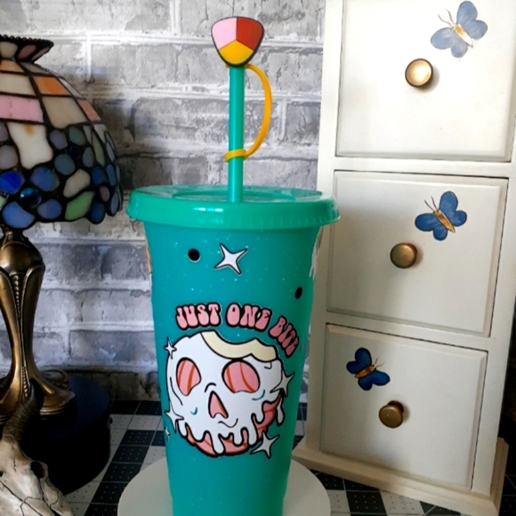 Cold cup. Spooky melting conchas & pan dulce. With straw & topper - Picture 1 of 8